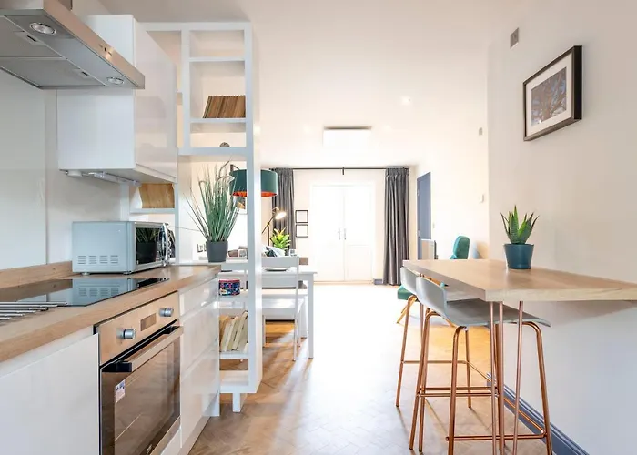 Cedar Apartments